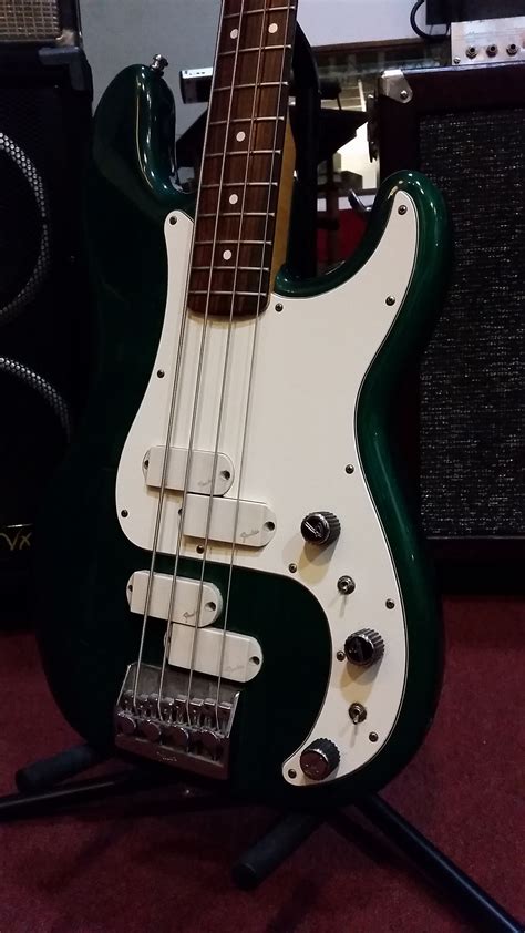 fender precision elite ii bass.